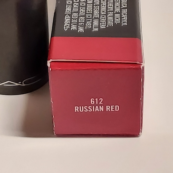 MAC Matte Lipstick *RUSSIAN RED* - Picture 4 of 5